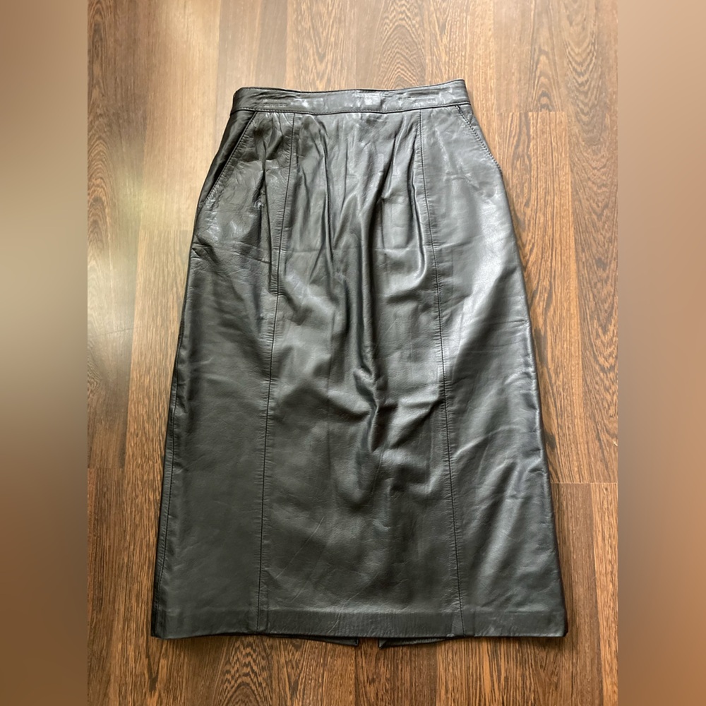 Long Leather Midi Skirt - Zipper and Front Pockets - Sexy Minimalist